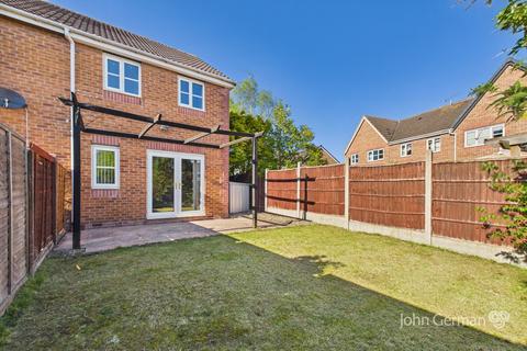 2 bedroom end of terrace house for sale, Caraway Drive, Branston