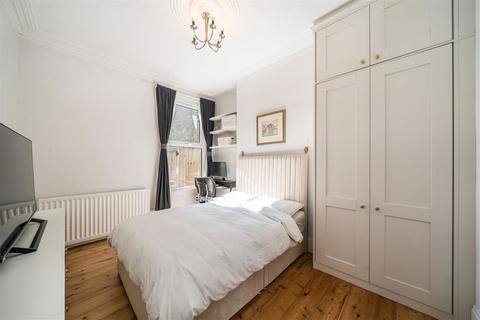 2 bedroom flat for sale, Cavendish Road, London SW12