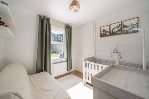 2 bedroom flat for sale, Cavendish Road, London SW12
