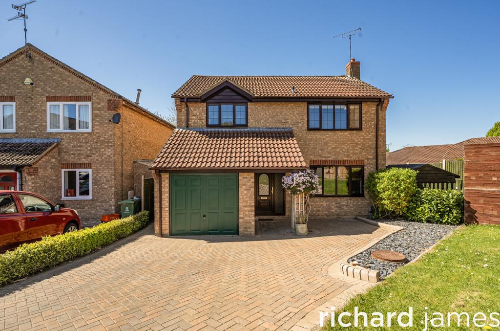 Shropshire Close, Ramleaze, Swindon, SN5 4 bed detached house - £435,000