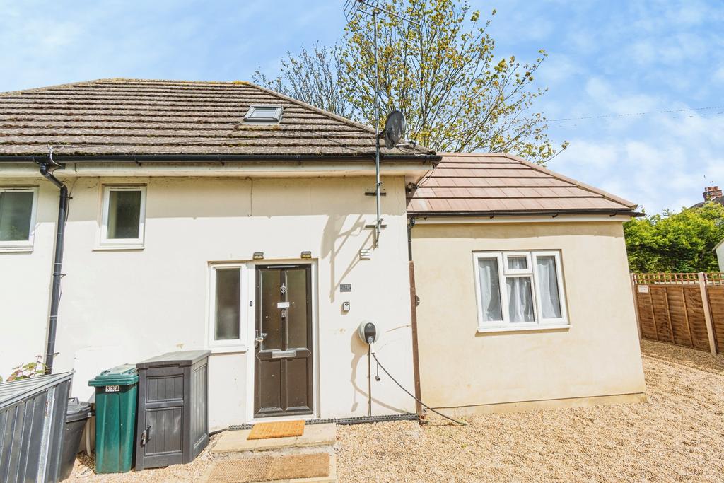 Detached house exterior, driveway