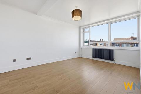 2 bedroom apartment to rent, Hutton Road, Shenfield, Brentwood CM15