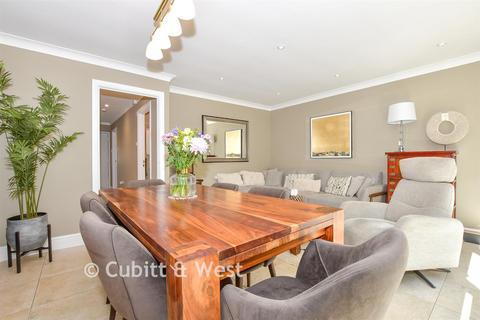 3 bedroom terraced house for sale, Croydon Road, Caterham CR3