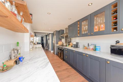 2 bedroom terraced house for sale, Portland Avenue, Gravesend DA12