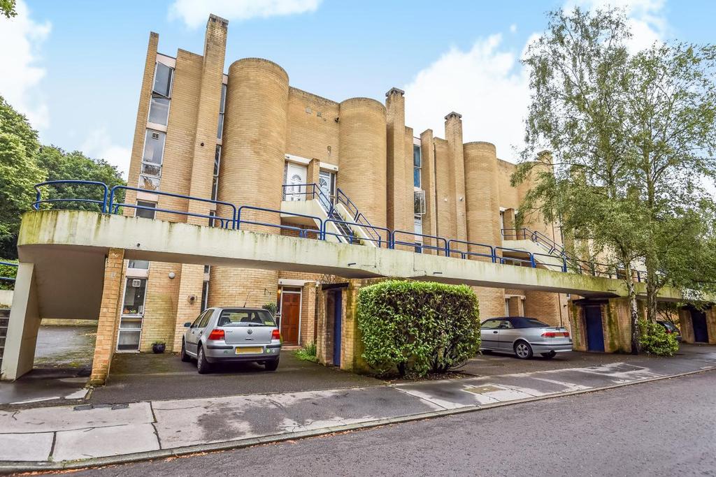 Apex Close, Beckenham, BR3 2 bed flat £349,950