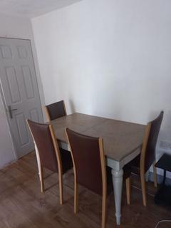 Studio to rent, Rowe Gardens, Barking