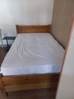 Studio to rent, Rowe Gardens, Barking