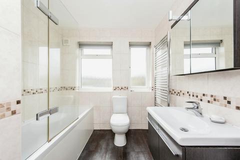 3 bedroom house for sale, Fairford Gardens, Worcester Park, Surrey, KT4
