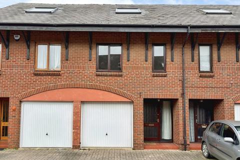 Terraced house - Fairview Close, Cheltenham, Gloucestershire