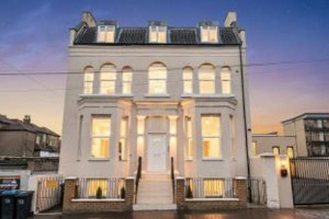 2 bedroom flat for sale, Clifford Road, London SE25