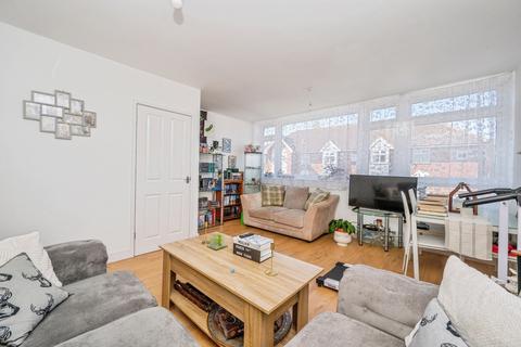 3 bedroom flat for sale, Browns Lane, Dordon, Tamworth, Warwickshire, B78