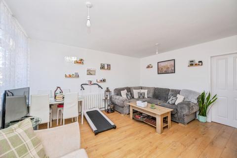 3 bedroom flat for sale, Browns Lane, Dordon, Tamworth, Warwickshire, B78