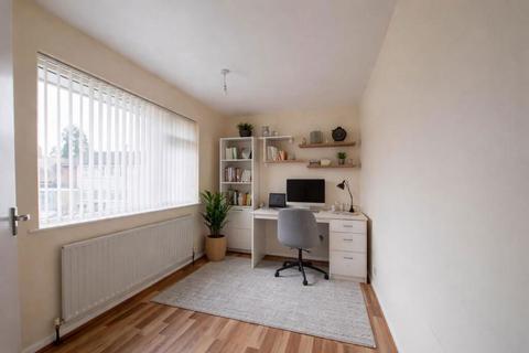 2 bedroom bungalow for sale, South Close, Rushden, Northamptonshire, NN10 0LQ