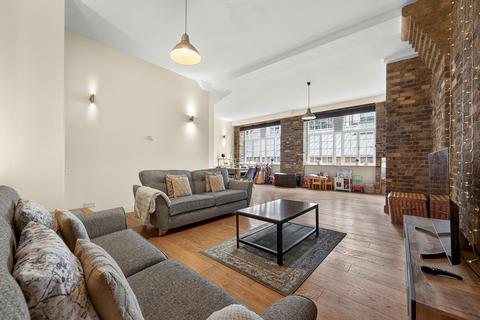 2 bedroom flat for sale, Telfords Yard, London E1W