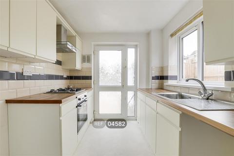 3 bedroom semi-detached house to rent, Nottingham NG5