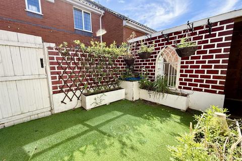 2 bedroom semi-detached house for sale, Dunkerley Court, Stalham NR12