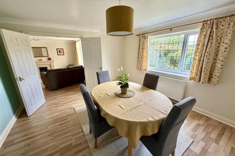 3 bedroom detached house for sale, Dunbottle Way, Mirfield