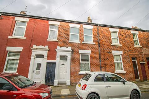 3 bedroom terraced house to rent, 3-Bed Terraced House to Let on Wildman Street, Preston