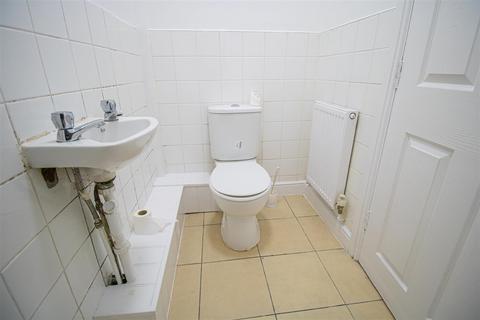 3 bedroom terraced house to rent, 3-Bed Terraced House to Let on Wildman Street, Preston
