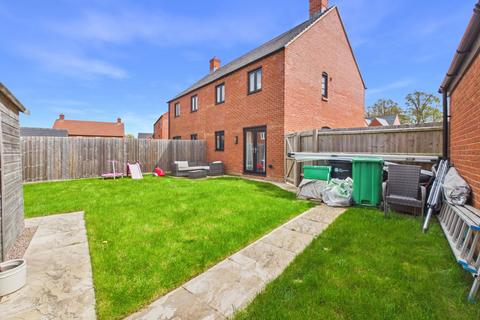 3 bedroom semi-detached house for sale, Kempton Drive, Towcester, NN12