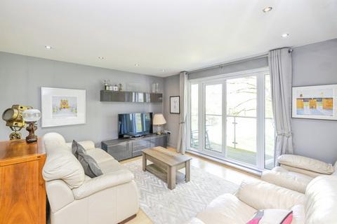 2 bedroom apartment for sale, Observer Drive, Watford