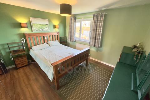 4 bedroom semi-detached house for sale, Mossend Avenue, Kilbirnie