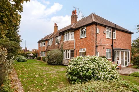 2 bedroom maisonette for sale, Hollyhedge Road, Cobham, KT11