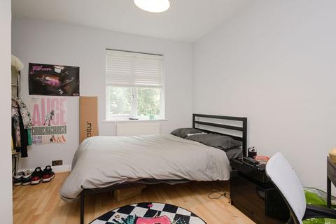 2 bedroom maisonette for sale, Hollyhedge Road, Cobham, KT11