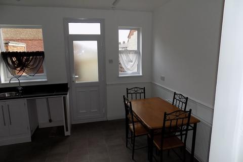 3 bedroom terraced house to rent, Spring Bank, Grimsby DN34