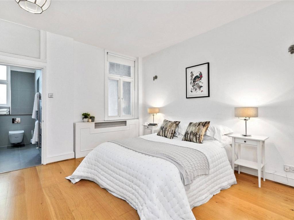 Master bedroom, en suite