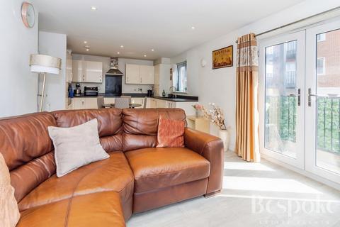 2 bedroom flat for sale, Beke Avenue, Reading RG2