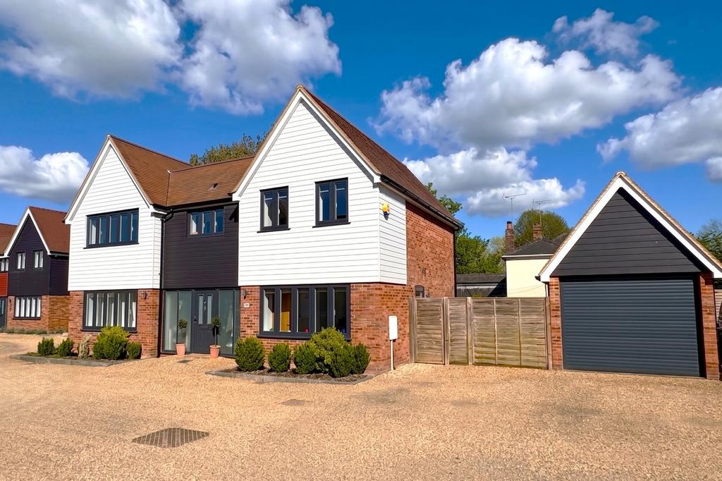 Chelmsford Road, White Roding... 4 bed detached house for sale - £800,000