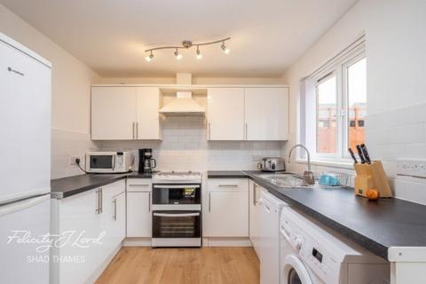 2 bedroom townhouse to rent, Isambard Place, Rotherhithe, London, SE16