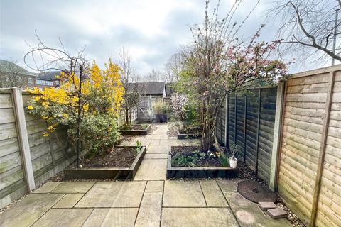 2 bedroom house to rent, Eldon Road, Macclesfield