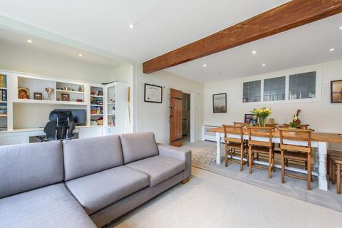 Waterlow Court, Hampstead Garden Suburb, London, NW11