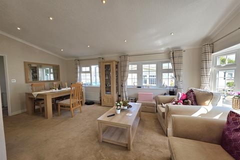 2 bedroom house for sale, Kingsmead Park, Coggeshall Road, Braintree, CM7