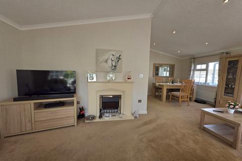 2 bedroom house for sale, Kingsmead Park, Coggeshall Road, Braintree, CM7