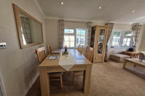 2 bedroom house for sale, Kingsmead Park, Coggeshall Road, Braintree, CM7