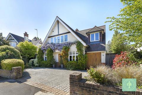 Crescent West, Hadley Wood, EN4