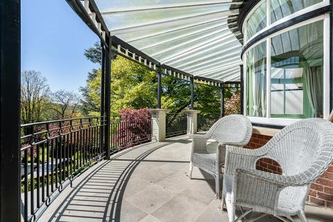 4 bedroom terraced house for sale, Swissland Hill, East Grinstead, RH19