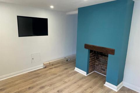 2 bedroom terraced house to rent, South Street, Andover