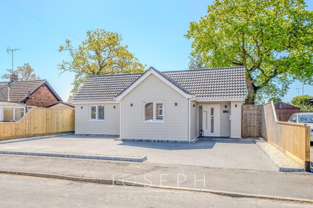 3 bedroom detached bungalow for sale