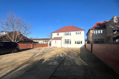 8 bed semi-detached house for rent in Langley Road, Slough SL3