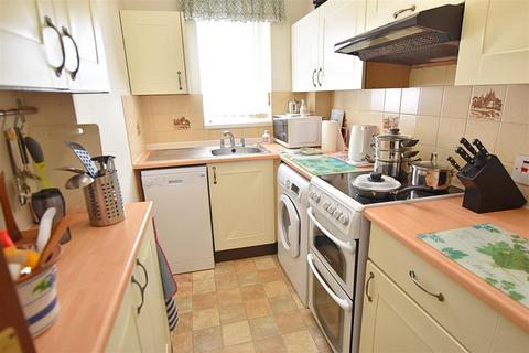2 bedroom semi-detached bungalow for sale, Meadow View, Cleethorpes DN35