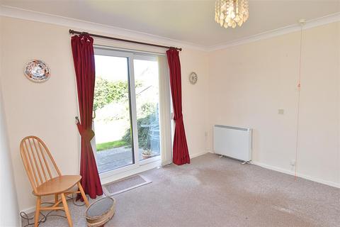 2 bedroom semi-detached bungalow for sale, Meadow View, Cleethorpes DN35