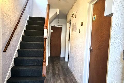 5 bedroom semi-detached house to rent, Lynegrove Avenue, Ashford, Middlesex, TW15