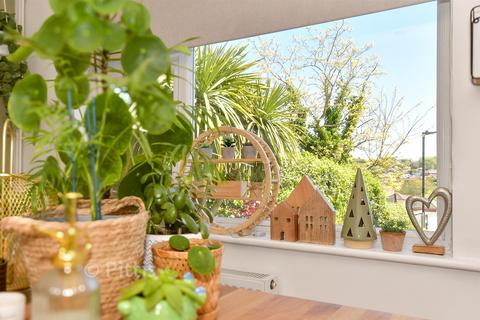 3 bedroom end of terrace house for sale, Sandcroft Avenue, Ryde PO33