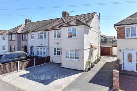 Carnforth Gardens, Hornchurch RM12