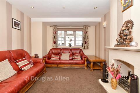 Carnforth Gardens, Hornchurch RM12