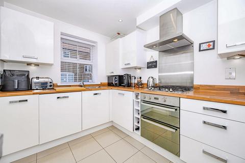 3 bedroom townhouse for sale, Harrier Close, Hemel Hempstead